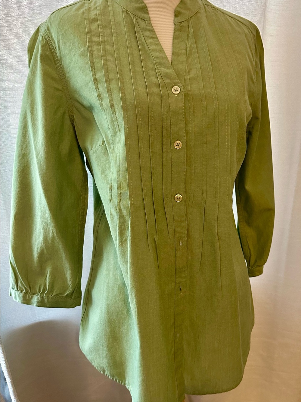 CROFT & BARROW Olive Pintuck Button-Front Tunic